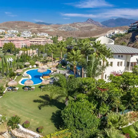 Daire With 8 Bedrooms In Benahavis, With Private Pool, Enclosed Garden And Wi...