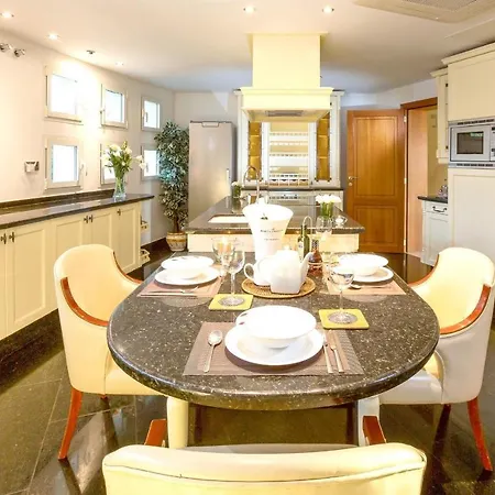 Daire With 8 Bedrooms In Benahavis, With Private Pool, Enclosed Garden And Wi... Estepona