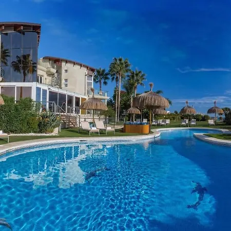 With 8 Bedrooms In Benahavis, With Private Pool, Enclosed Garden And Wi... Daire *