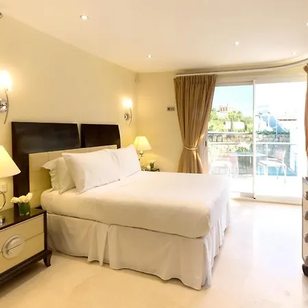 With 8 Bedrooms In Benahavis, With Private Pool, Enclosed Garden And Wi... Daire Estepona