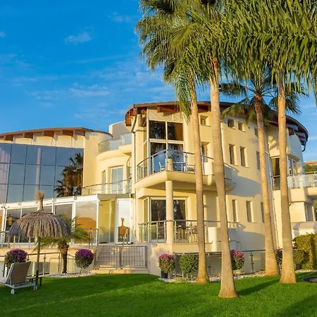 With 8 Bedrooms In Benahavis, With Private Pool, Enclosed Garden And Wi... Daire