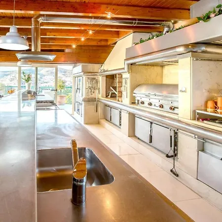 Daire With 8 Bedrooms In Benahavis, With Private Pool, Enclosed Garden And Wi... Estepona